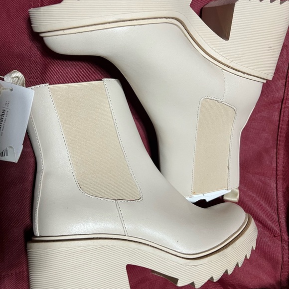 Stradivarius Cream Ankle Boots - Picture 1 of 6